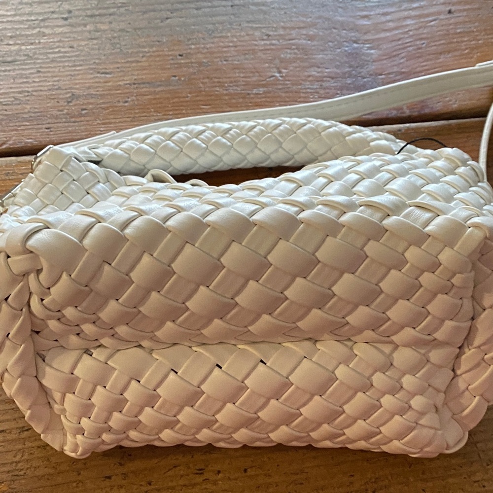 Elegant White Woven Women's Bag - Picture 5 of 5
